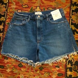Abercrombie & Fitch 4” Mom Short